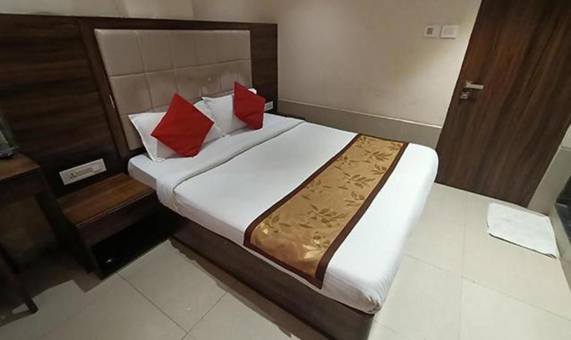 Fabhotel Regal Inn Mumbai Exterior photo
