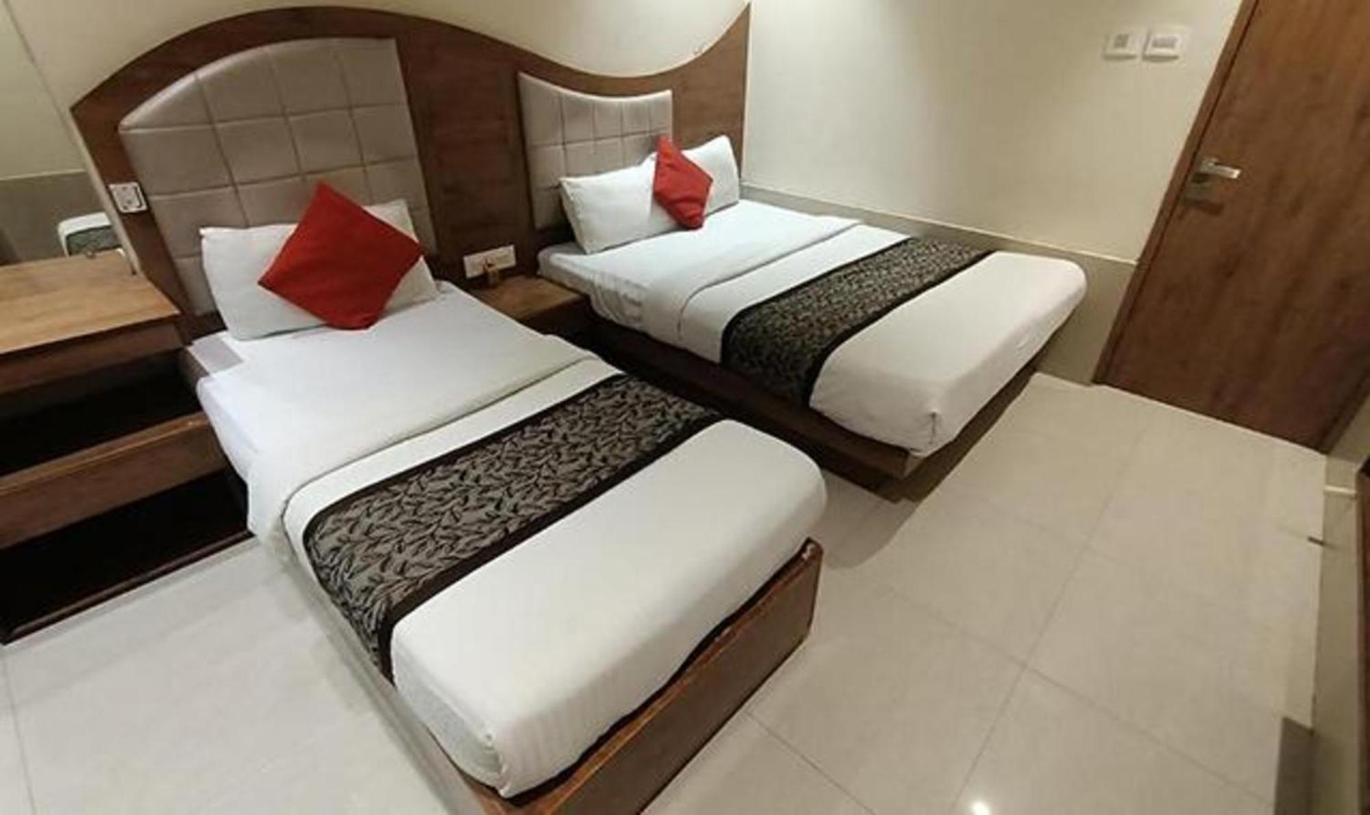 Fabhotel Regal Inn Mumbai Exterior photo