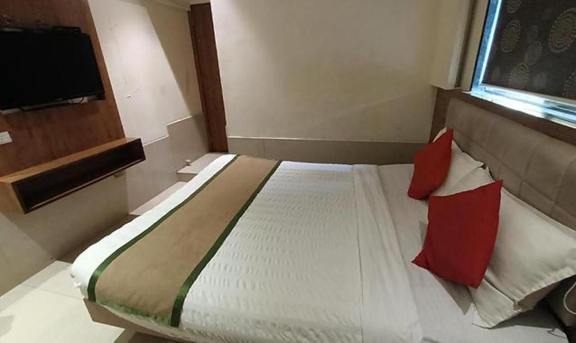 Fabhotel Regal Inn Mumbai Exterior photo
