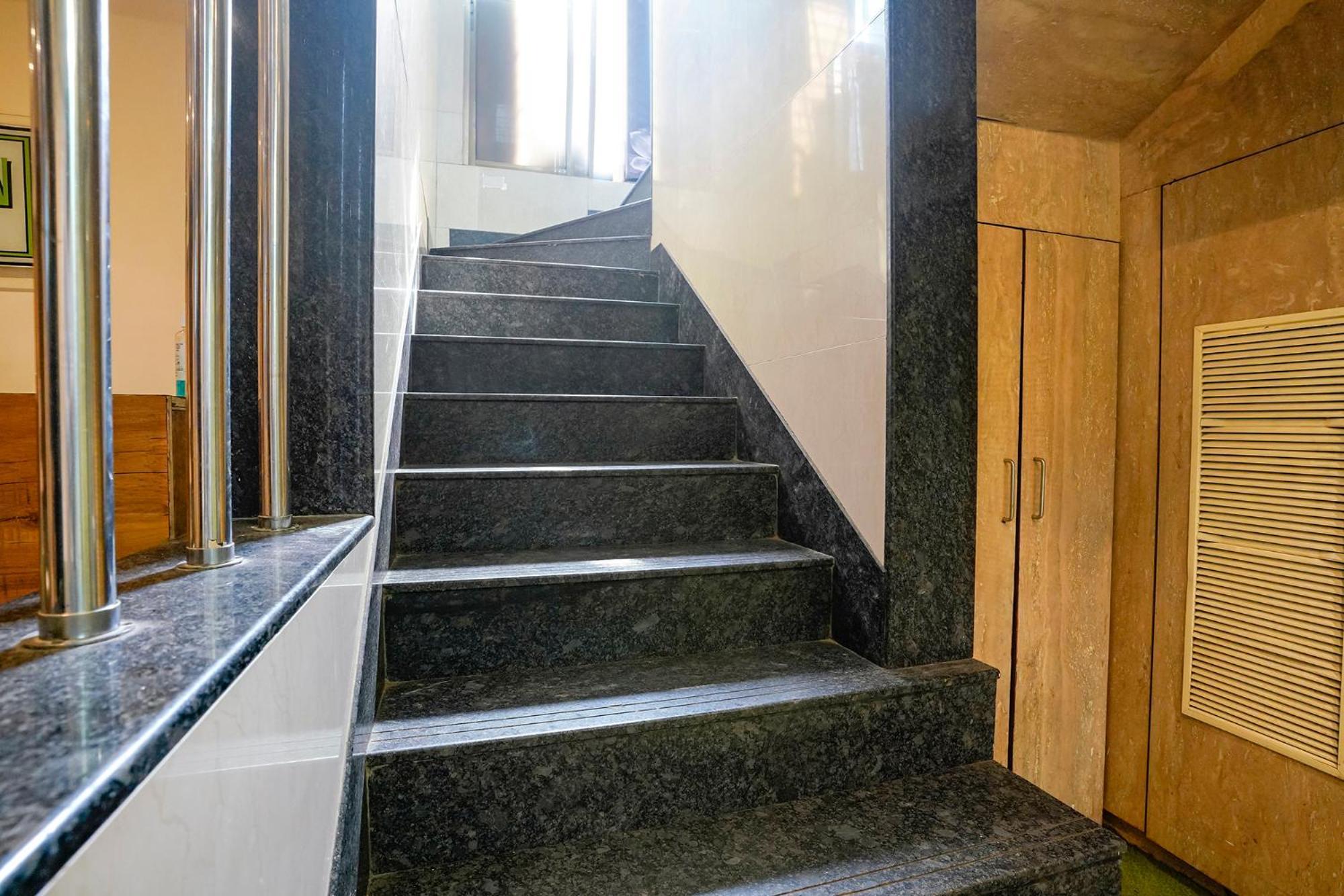 Fabhotel Regal Inn Mumbai Exterior photo