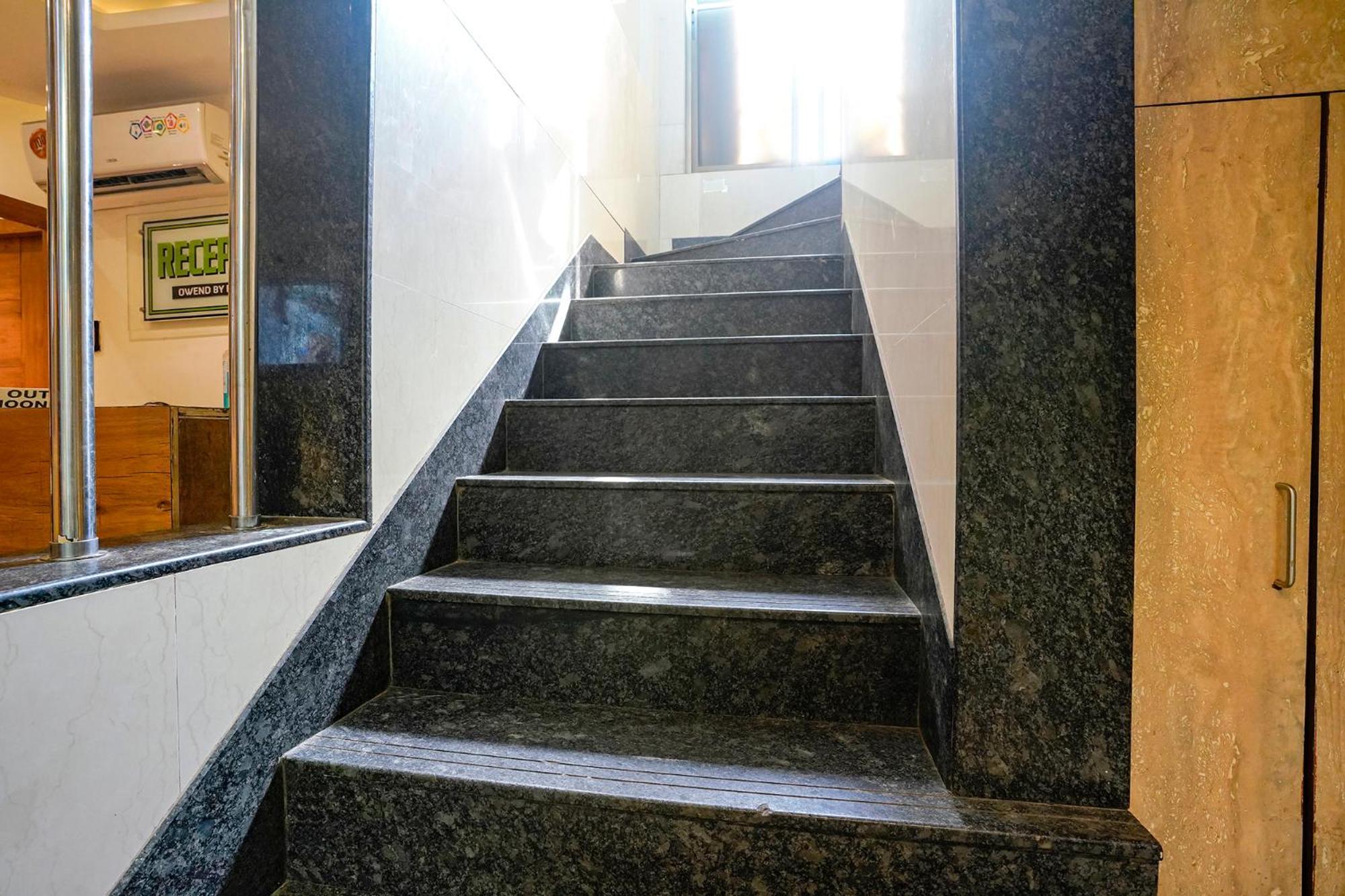 Fabhotel Regal Inn Mumbai Exterior photo